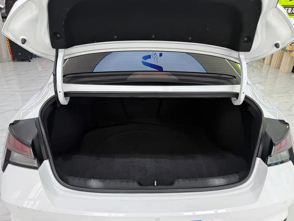 Hyundai Elantra 2022 — фото 19