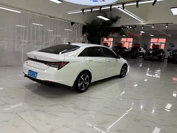 Hyundai Elantra 2022