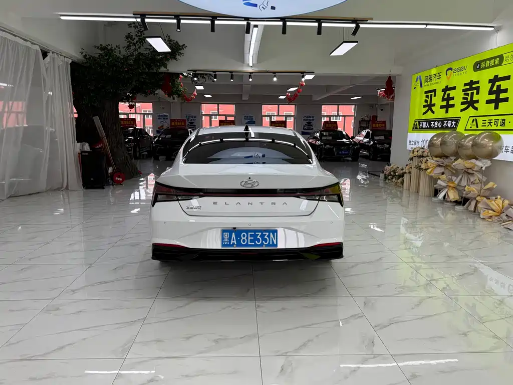 Hyundai Elantra 2022