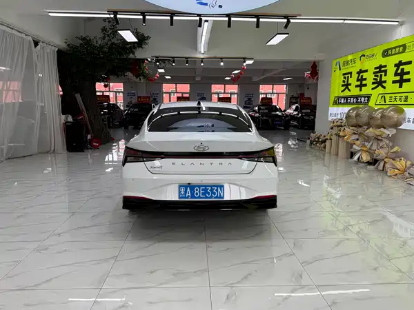 Hyundai Elantra 2022