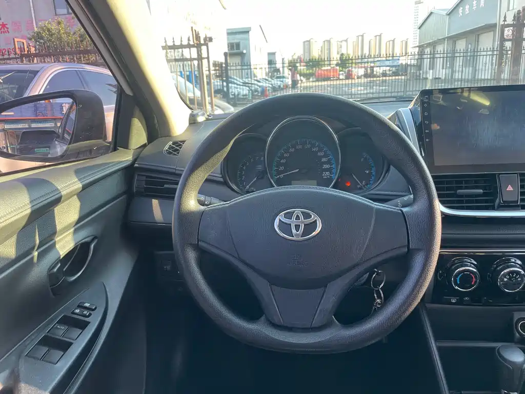 Toyota Yaris L 2018 — фото 7
