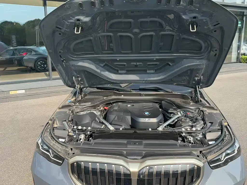 BMW 5 Series 2025 — фото 12