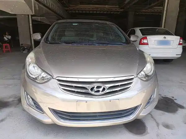 Hyundai Elantra Langdong 2012