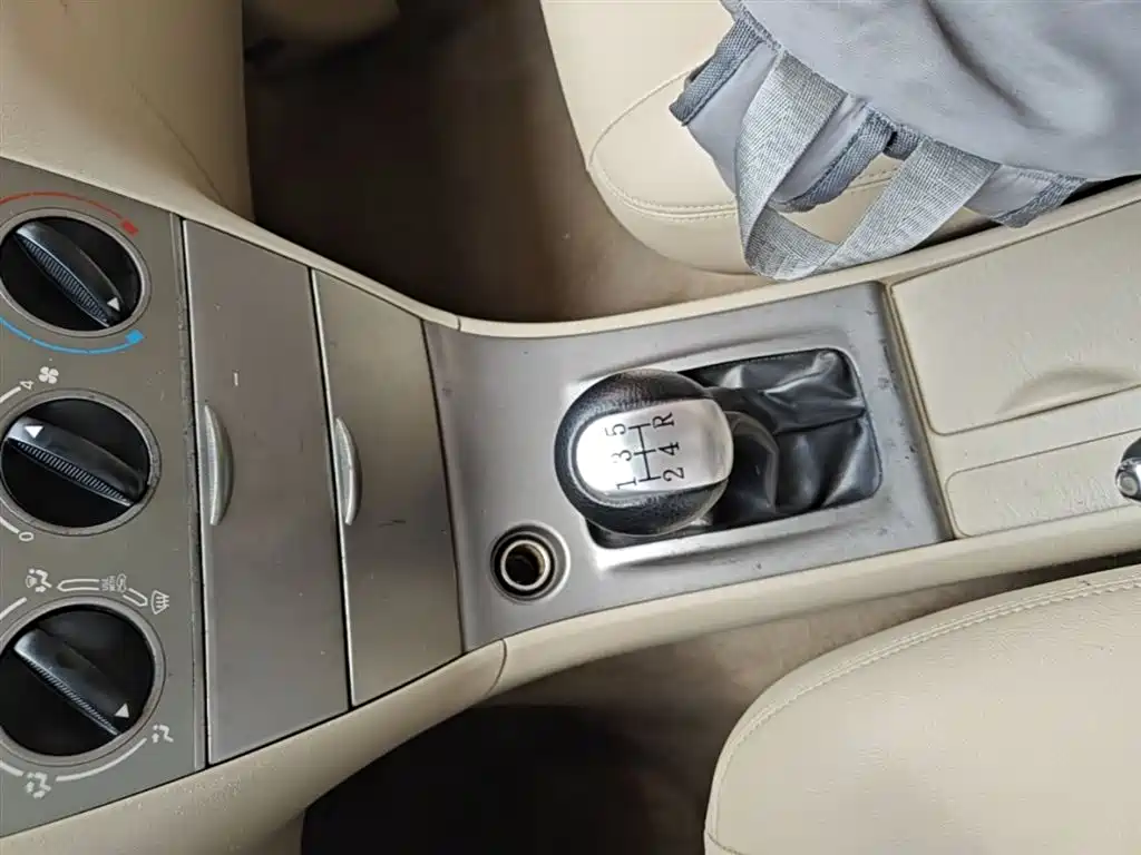 Toyota Corolla 2015 — фото 14