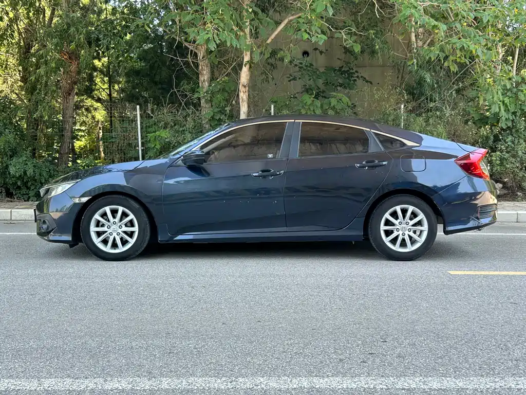 Honda Civic 2017 — фото 2