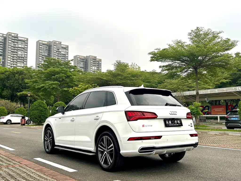 Audi Q5L 2020 — фото 6
