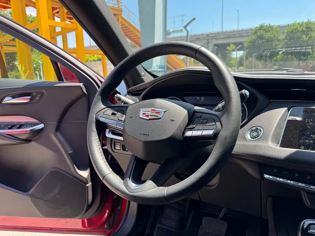 Cadillac XT4 2021 — фото 13