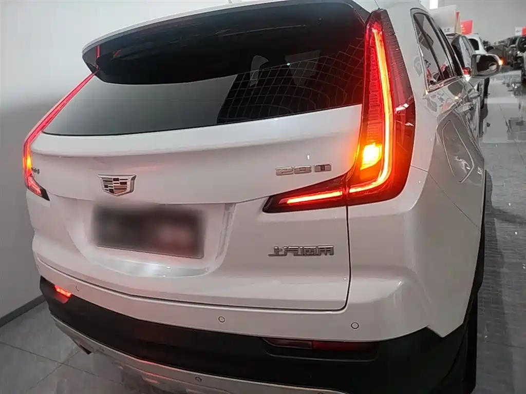 Cadillac XT4 2022 — фото 6