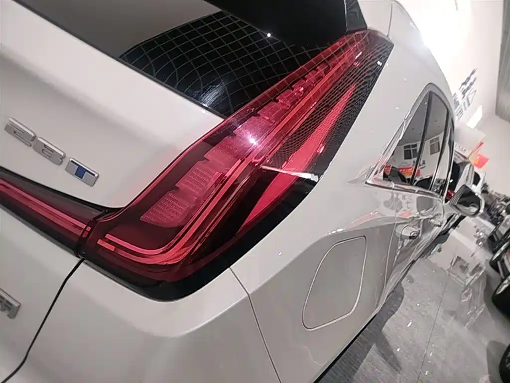 Cadillac XT4 2022 — фото 8