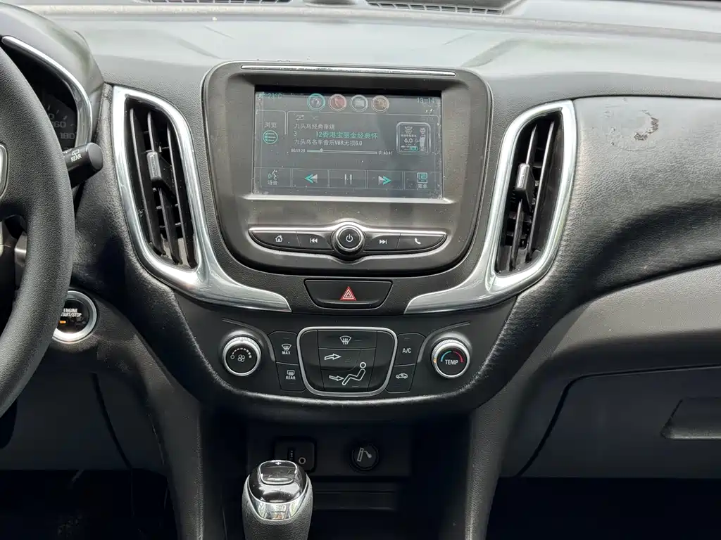 Chevrolet Equinox 2017 — фото 16