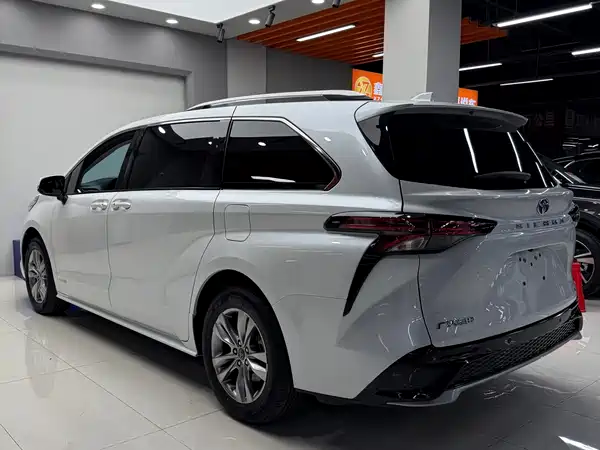 Toyota Sienna 2023
