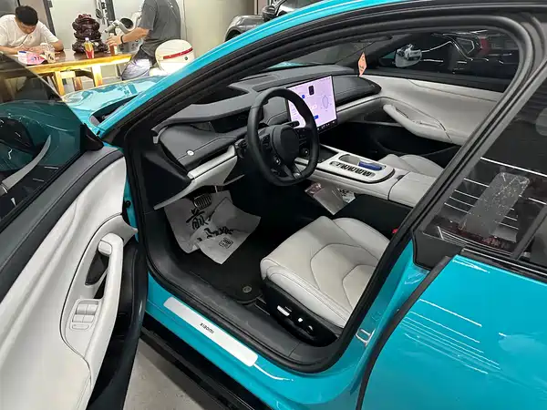 Xiaomi SU7 2024