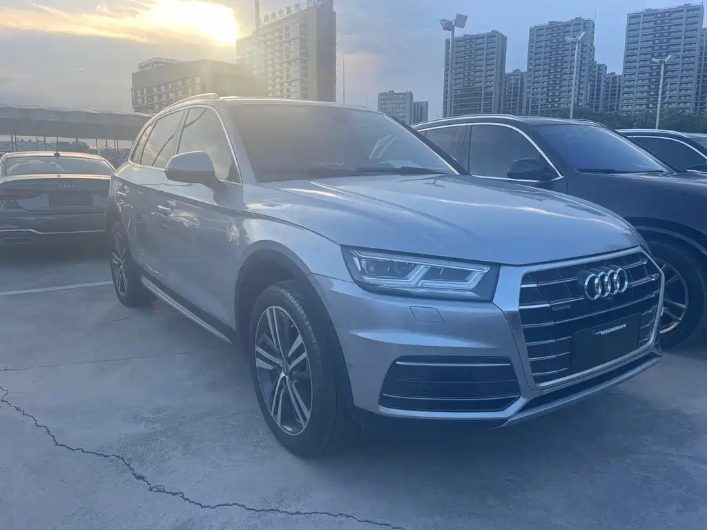 Audi Q5L 2020 — фото 3
