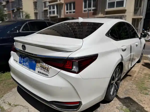 Lexus ES 2021