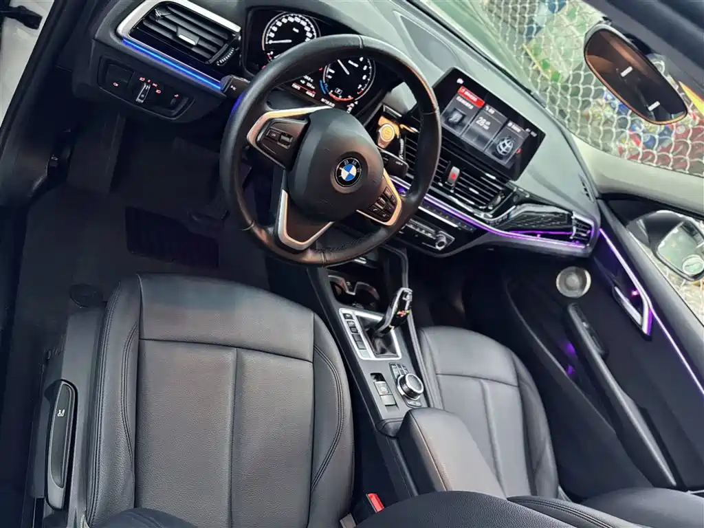 BMW 1 Series 2022 — фото 16