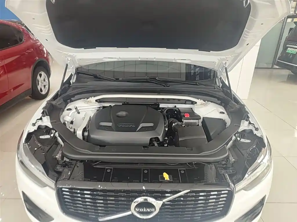 Volvo XC60 2021 — фото 20