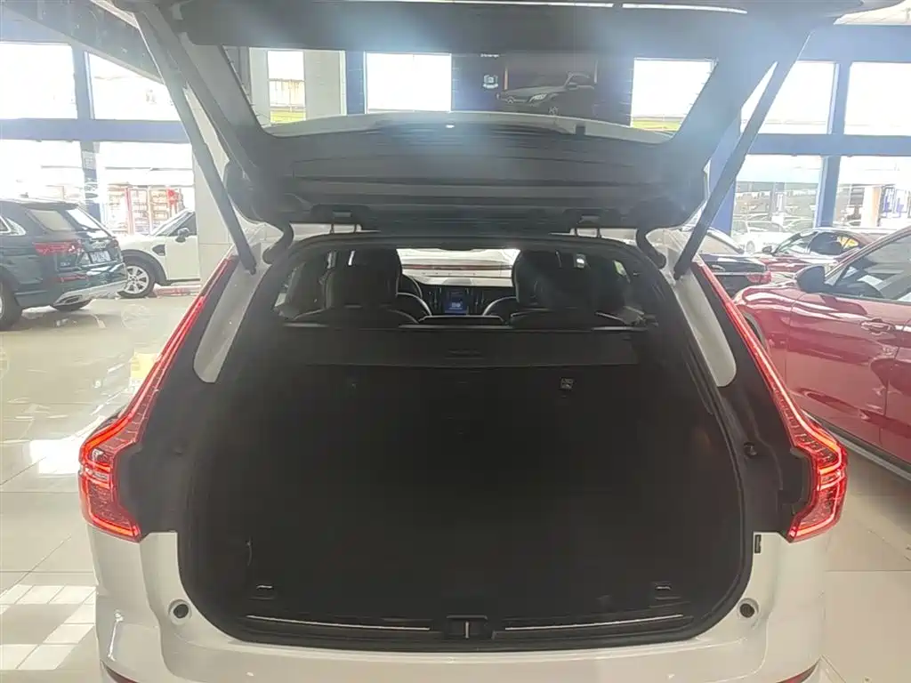 Volvo XC60 2021 — фото 19