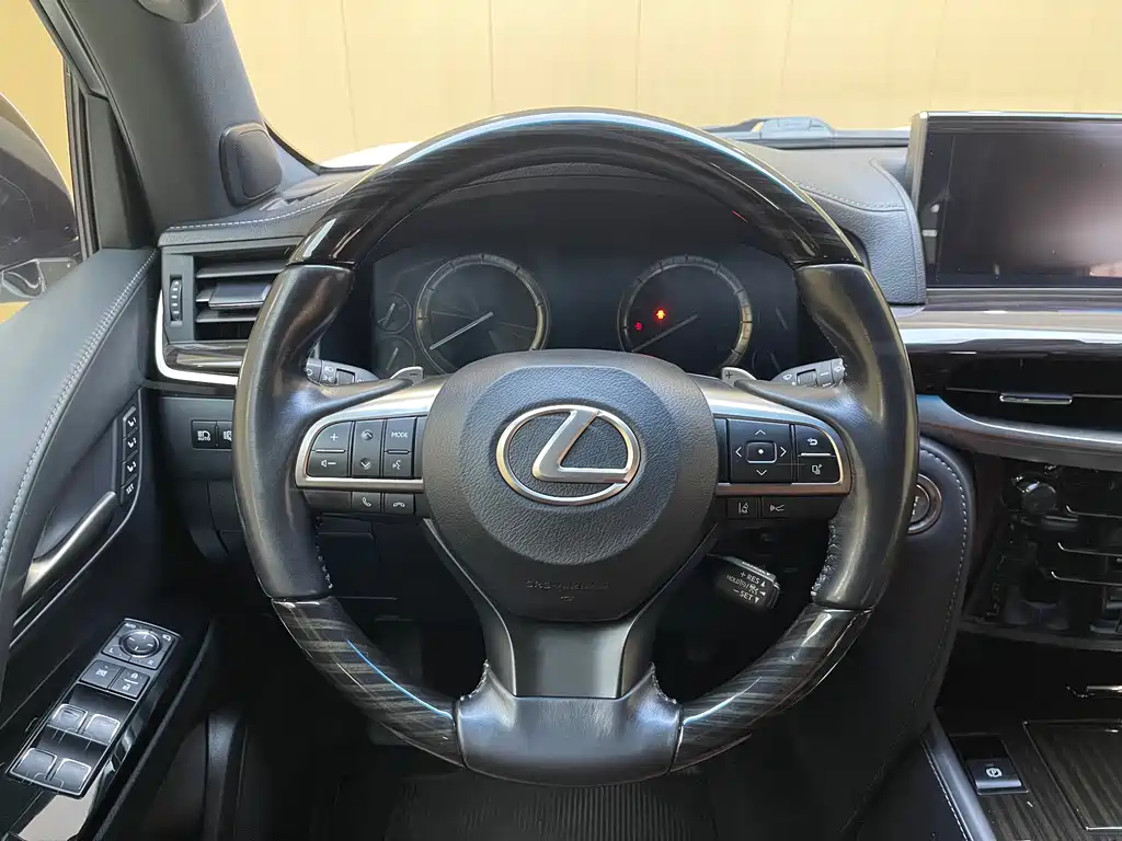 Lexus LX 2019 — фото 11