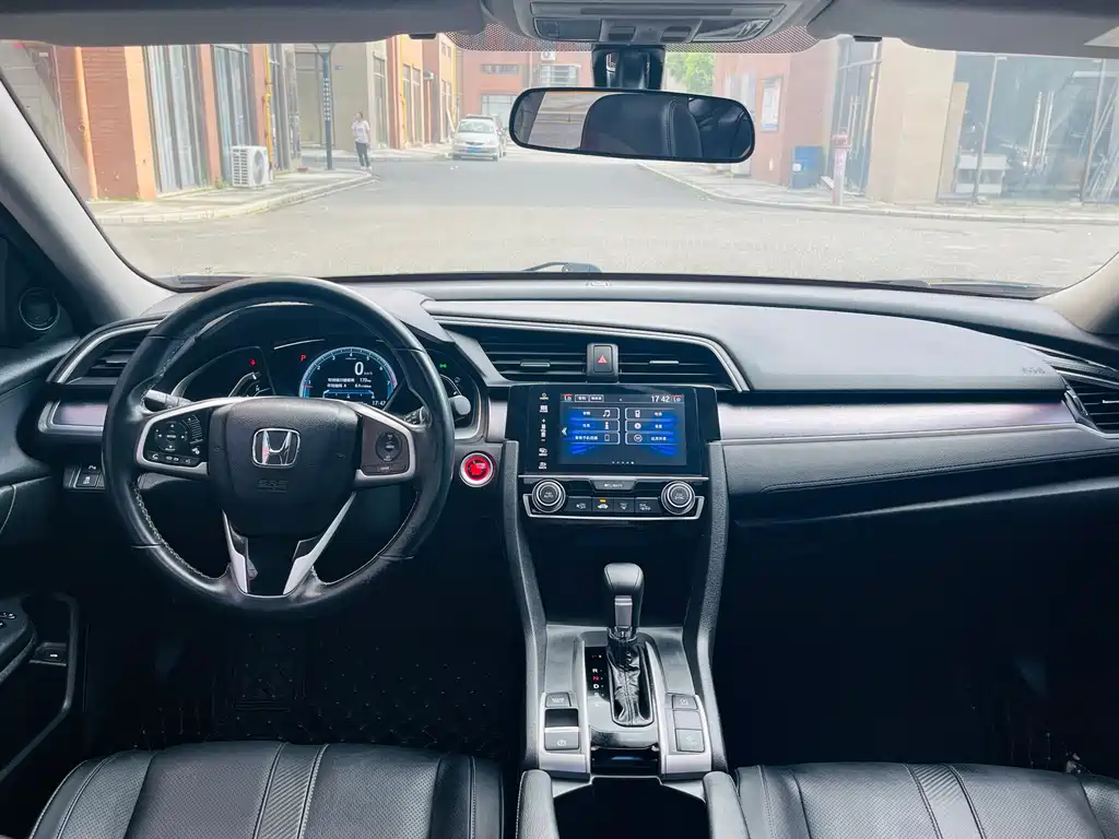 Honda Civic 2018 — фото 8