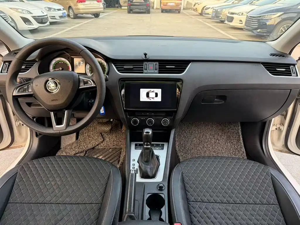Skoda Octavia 2020 — фото 6