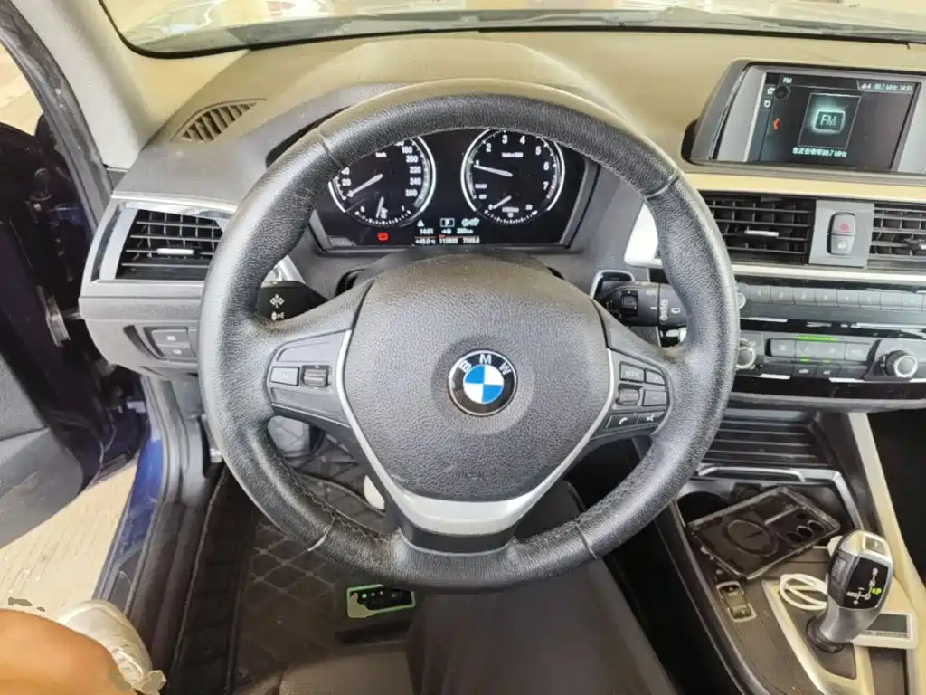 BMW 1 Series 2019 — фото 11