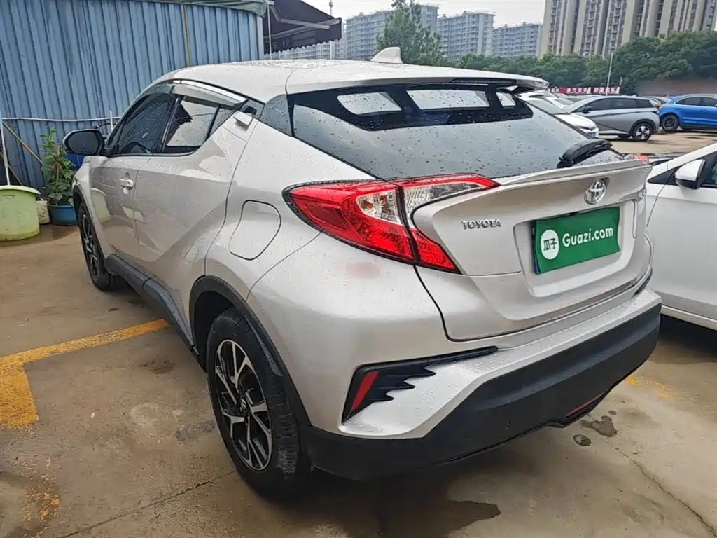 Toyota C-HR 2020 — фото 5