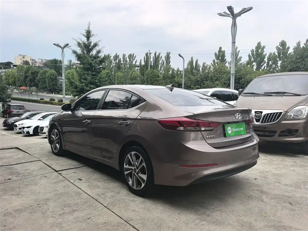 Hyundai Elantra 2018 — фото 14