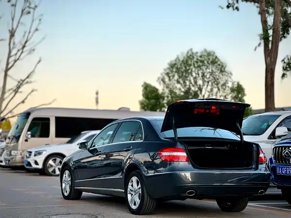 Mercedes-Benz E-Class 2010