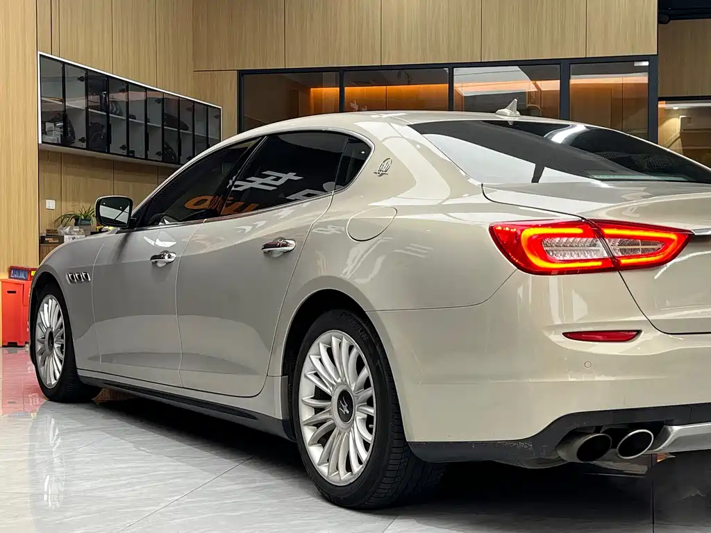Maserati Quattroporte 2016 — фото 17