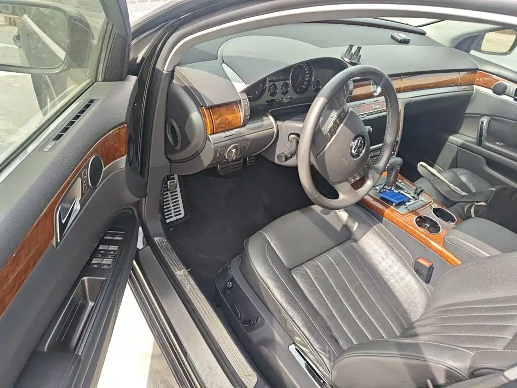 Volkswagen Phaeton 2015 — фото 14