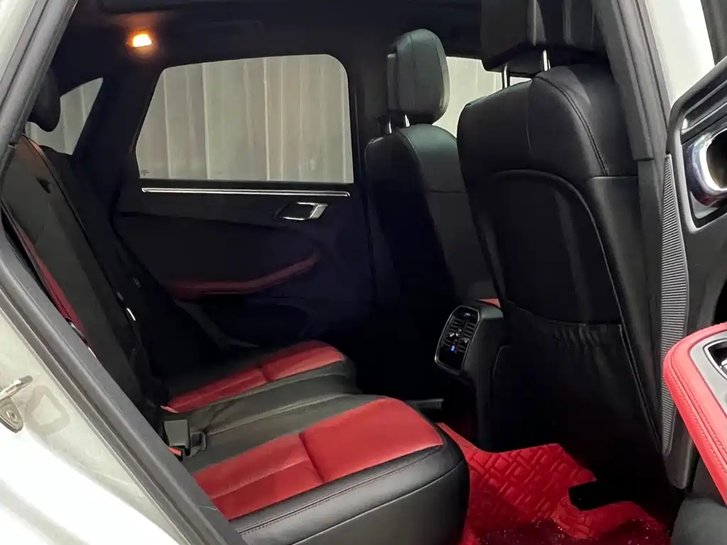 Porsche Macan 2015 — фото 19