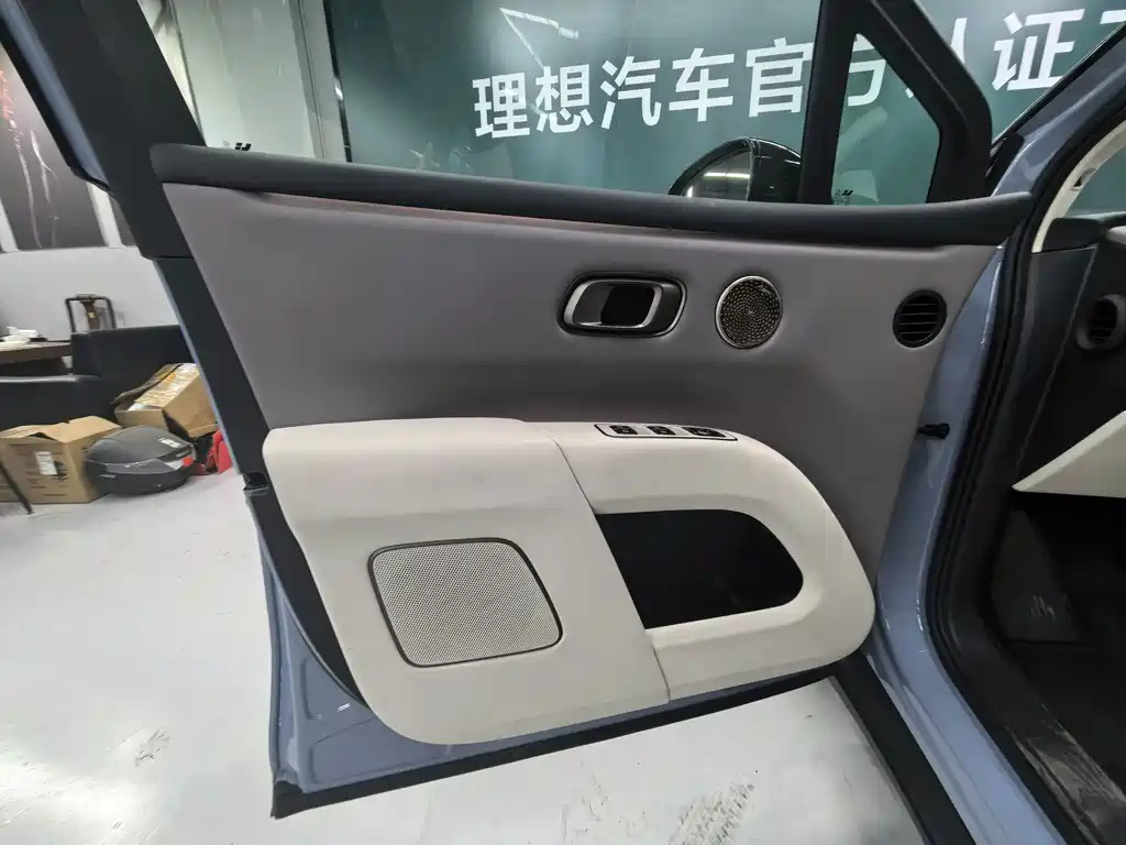 Li Auto i8 2025 — фото 13