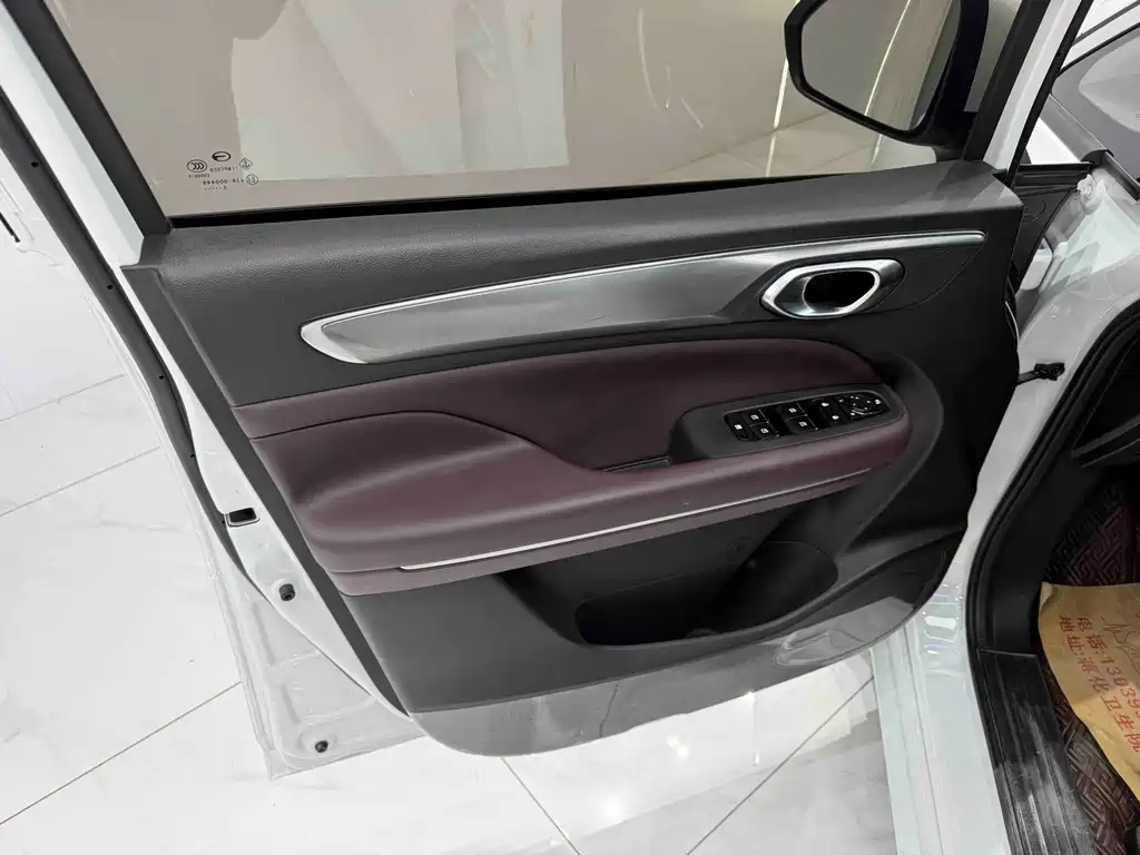 GAC Motor Trumpchi M6 2022 — фото 6