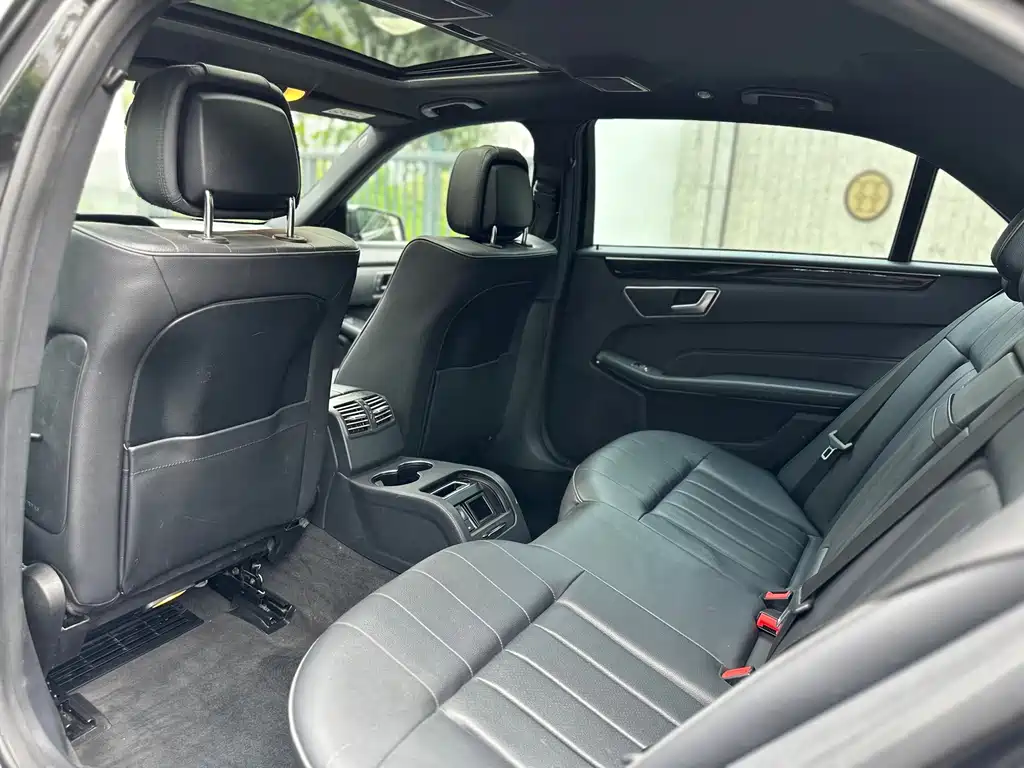 Mercedes-Benz E-Class 2015 — фото 16