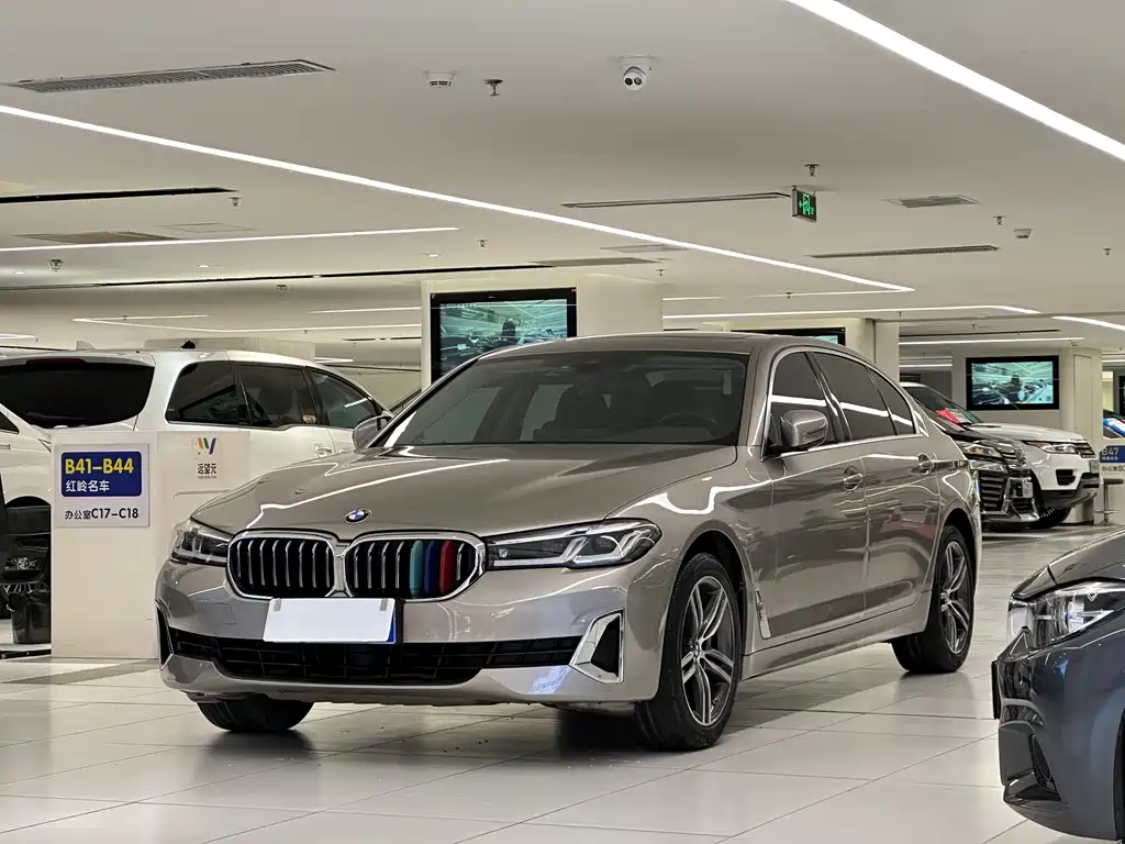 BMW 5 Series 2021 — фото 1