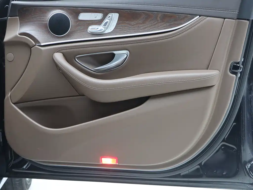 Mercedes-Benz E-Class 2023 — фото 16