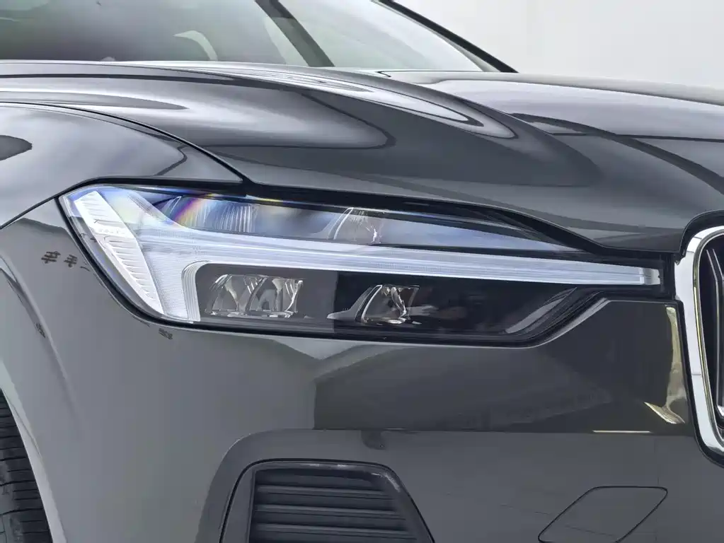 Volvo XC60 2022 — фото 4