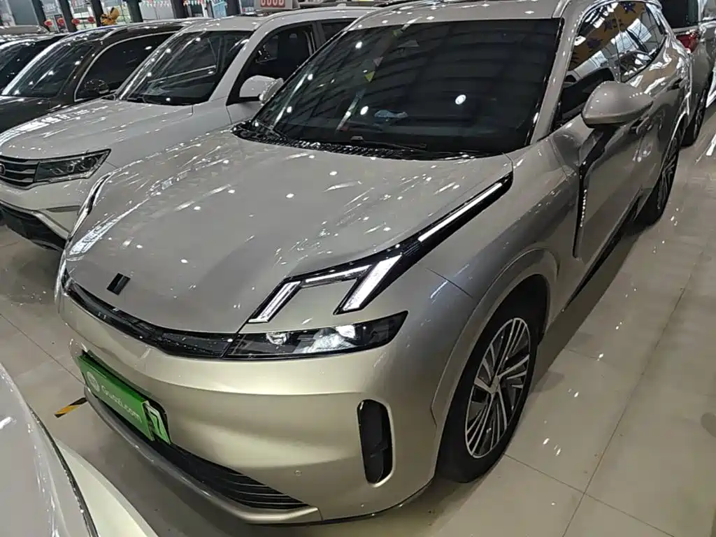 Lynk & Co 08 EM-P 2023 — фото 3