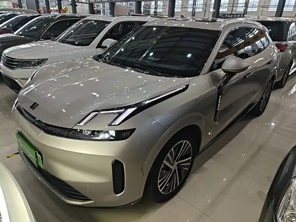 Lynk & Co 08 EM-P 2023