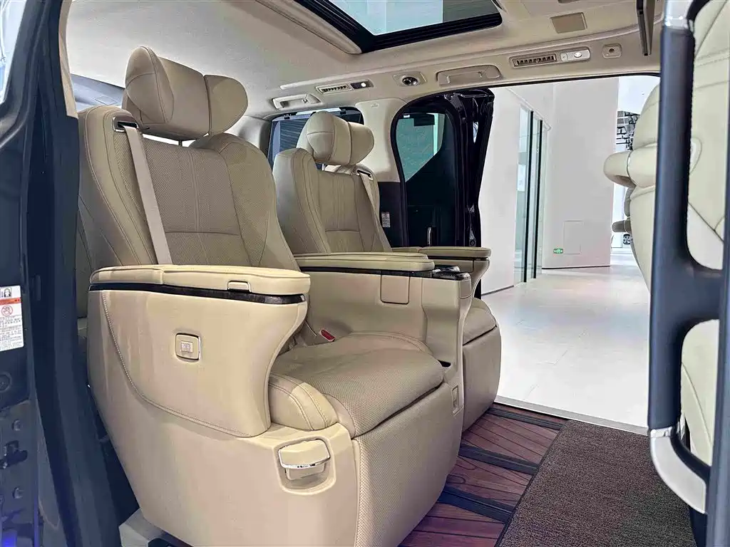 Toyota Vellfire 2022 — фото 40