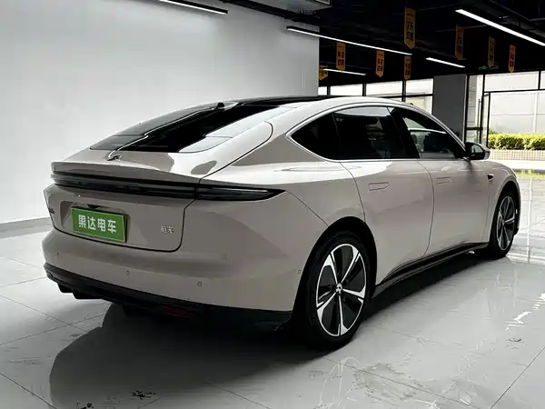 NIO ET5 2025