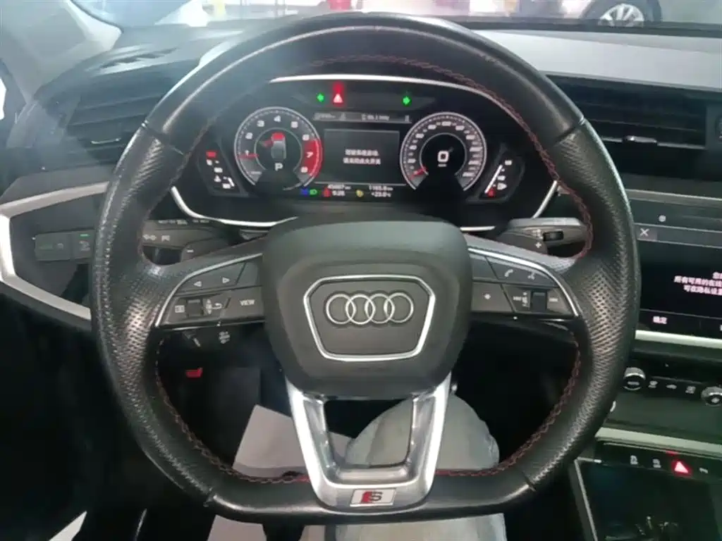 Audi Q3 Sportback 2023 — фото 11