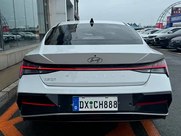 Hyundai Elantra 2023