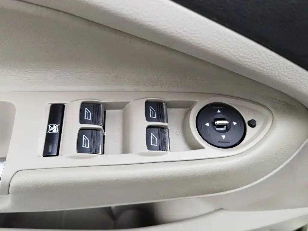 Ford Kuga 2015 — фото 9