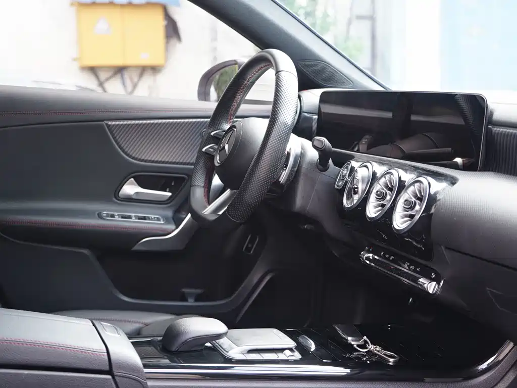 Mercedes-Benz A-Class 2024 — фото 12