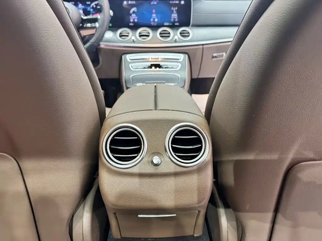 Mercedes-Benz E-Class 2023 — фото 20