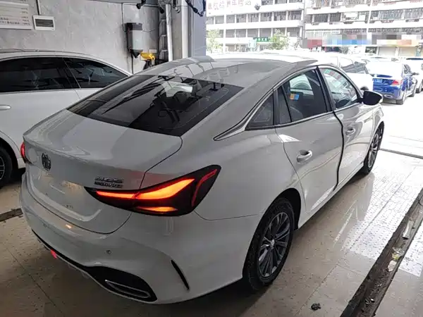 MG MG5 2025
