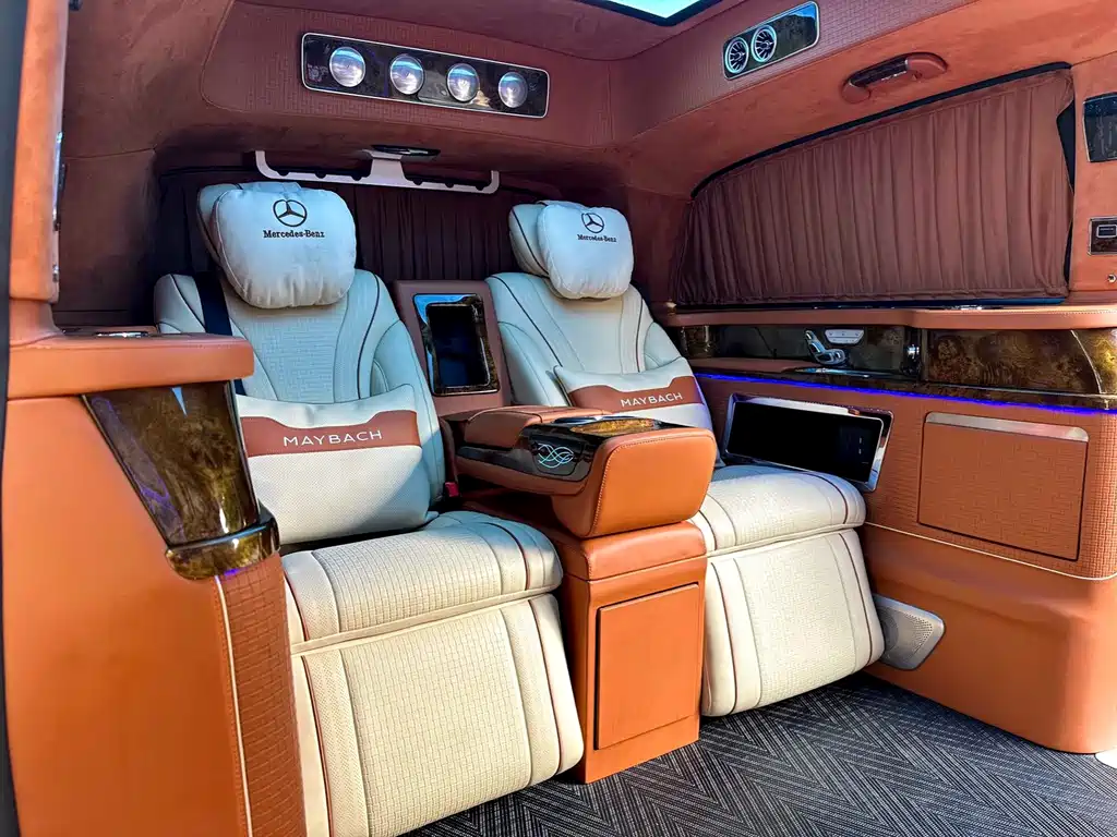 Mercedes-Benz V-Class 2024 — фото 24