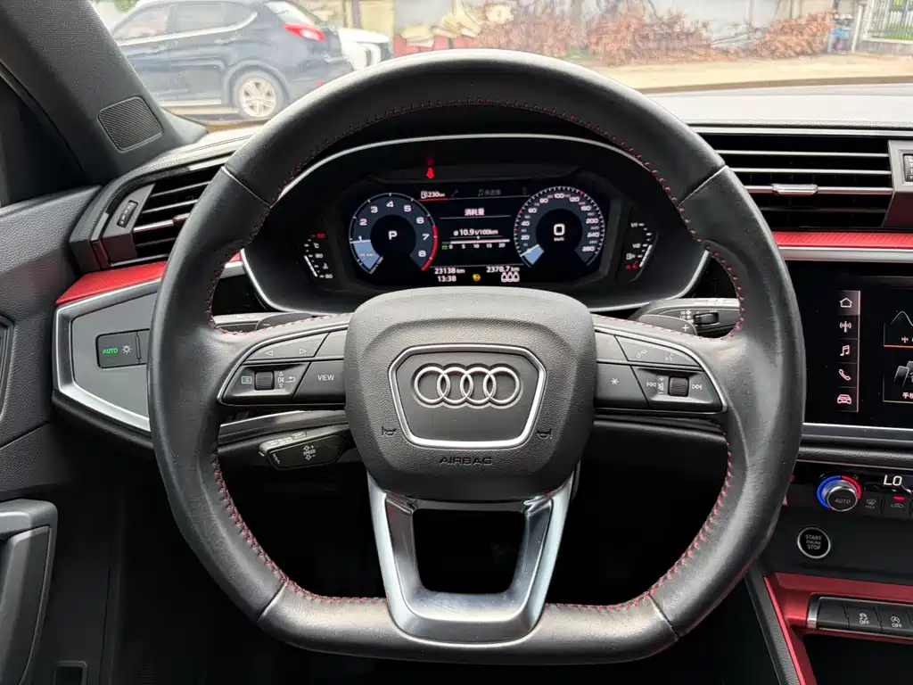 Audi Q3 2021 — фото 13