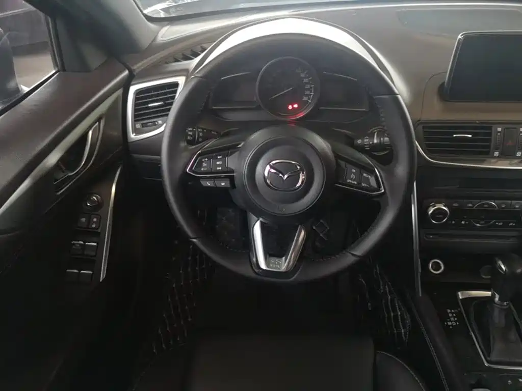Mazda CX-4 2018 — фото 11
